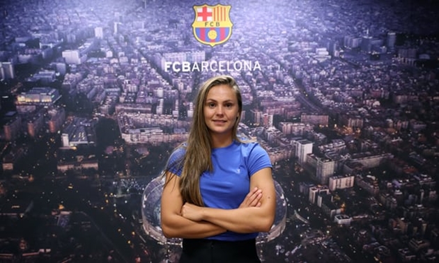 Everton và Barcelona là hai câu lạc bộ đang đi đầu trong cuộc chiến bình đẳng giới trong thể thao mà đặc biệt là bóng đá. Ảnh: The Guardian.