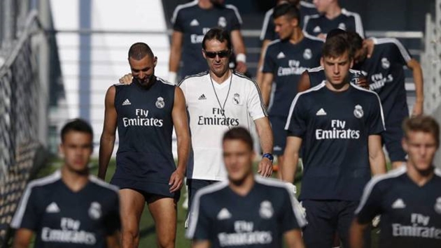 Bức ảnh gần đây nhất được đăng tải của ông là chụp chung với tiền đạo Karim Benzema nhằm động viên tinh thần anh này.