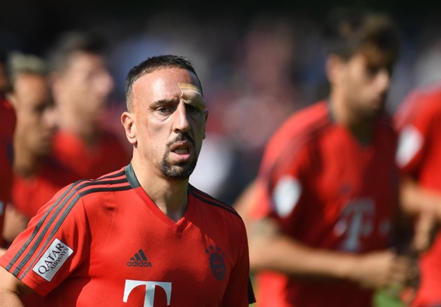 Tiết lộ: Sao Bayern chấn thương trên sân tập vì lao vào cột gôn - Bóng Đá