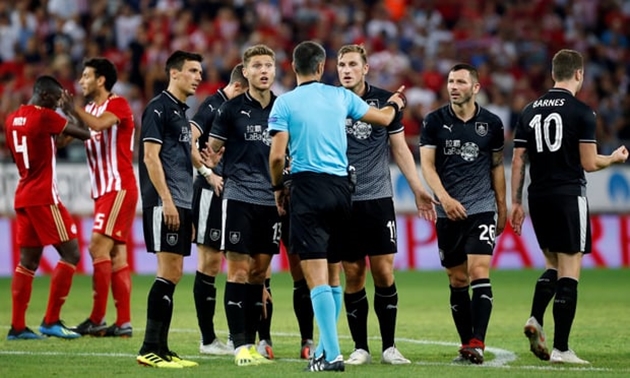 Lượt đi play-off Europa League: Burnley bất lợi lớn trước trận lượt về - Bóng Đá