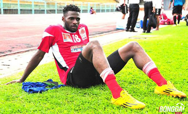 Tiền đạo Henry đang thử việc tại Long An. Ảnh: Tuấn Trần.