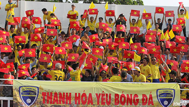 Hội CĐV FLC Thanh Hóa nhận giải thưởng hội CĐV ấn tượng nhất tháng 05 và 6/2016 do ban tổ chức công bố ngày 05/07. Ảnh: Đình Viên.