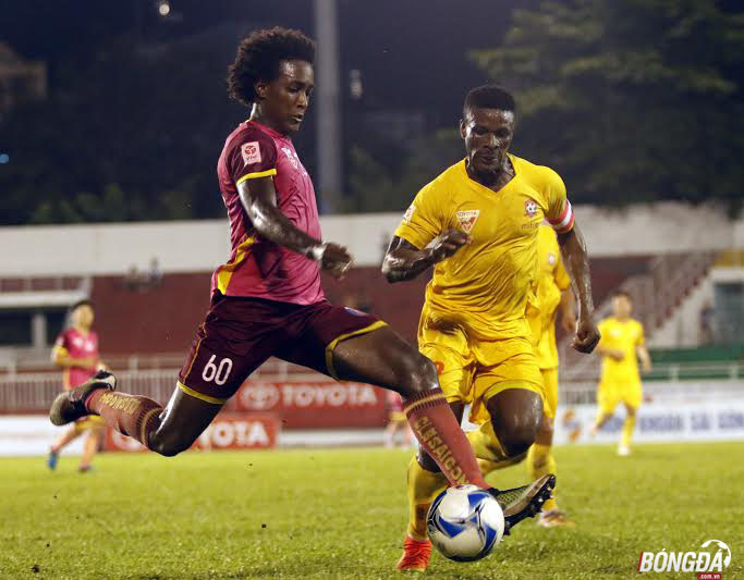 Tiền đạo Lima (Sài Gòn) hòa nhập rất nhanh với đội bóng chủ sân Thống Nhất. Ảnh: Gia Minh.