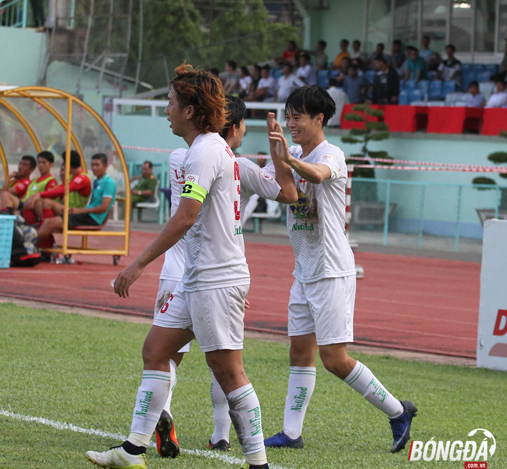 Văn Toàn tỏa sáng với cú đúp giúp HAGL thắng ấn tượng 3-1 trước Long An ở trận chung kết ngược. Ảnh: Đình Viên.