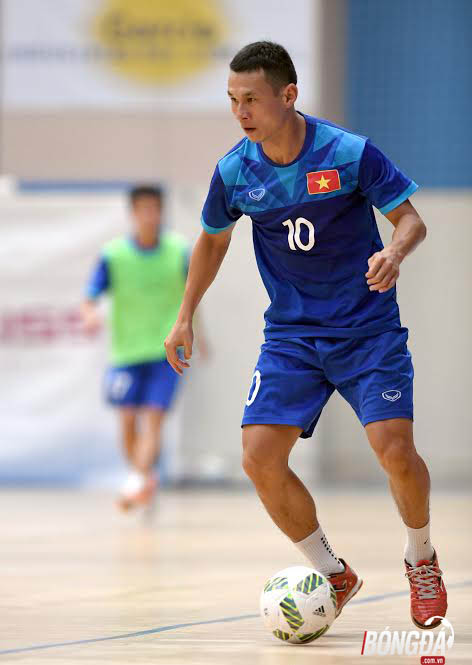 Trận đấu này sẽ là một kỷ niệm khó quên với đội trưởng ĐT Futsal Việt Nam - Nguyễn Bảo Quân vì nó diễn ra đúng ngày anh tròn 33 tuổi, sau 10 năm anh gắn bó với futsal. Ảnh: Quang Thắng.