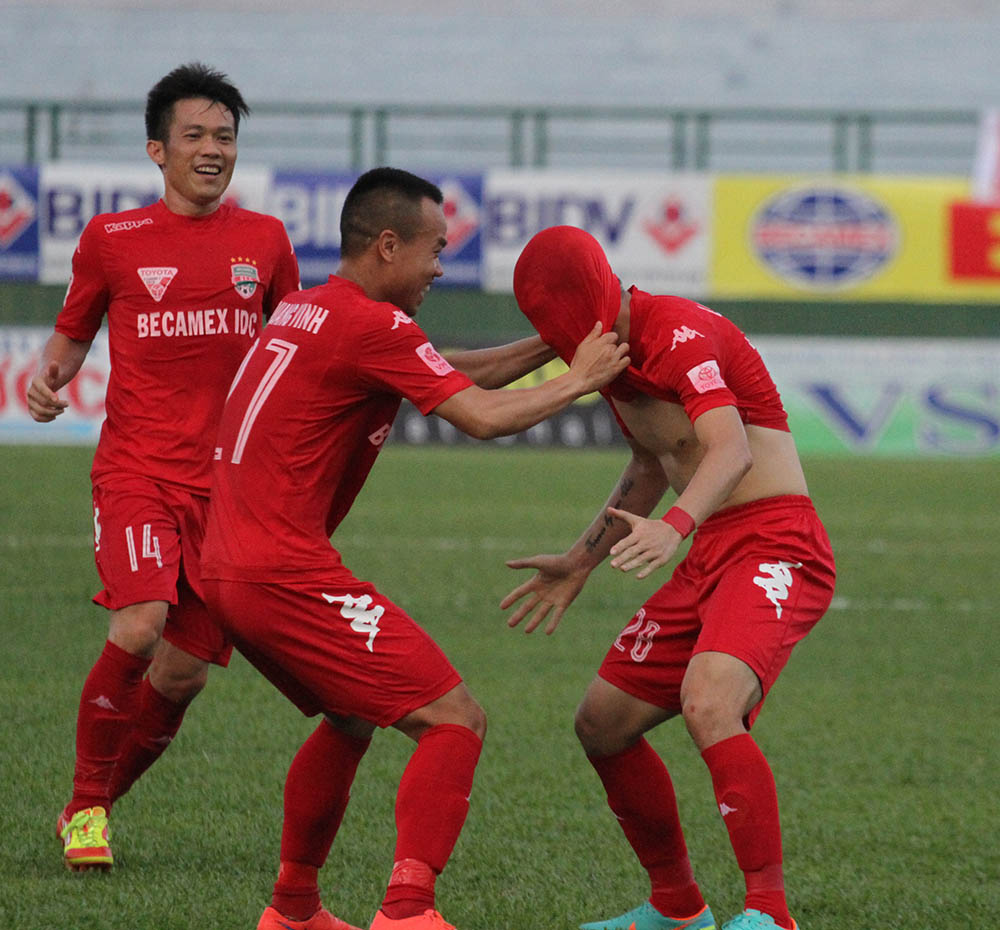 Cơn mưa bàn thắng được các đội bóng tạo ra ở vòng 23 V-League 2016. Ảnh: Đình Viên.