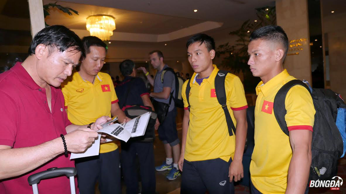 Theo đó, FIFA đã bố trí phòng theo danh sách đội đã gửi nên việc check in rất nhanh chóng, cả đội chỉ việc nhận chìa khóa, còn hành lý được khách sạn chuyển lên phòng để hành lý của đội. Việc ăn ở của đội được ổn định rất nhanh chóng tạo tâm lý khá thoải mái cho các cầu thủ. Ảnh: Quang Thắng.