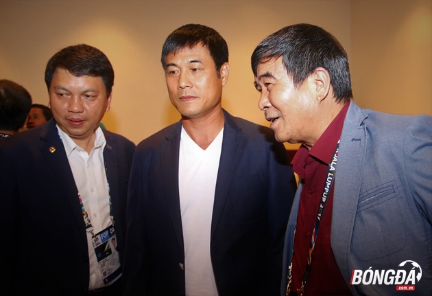 Hết đùn đẩy trách nhiệm, VFF nói xấu sau lưng HLV Hữu Thắng sau thất bại SEA Games 29 của U22 Việt Nam.
