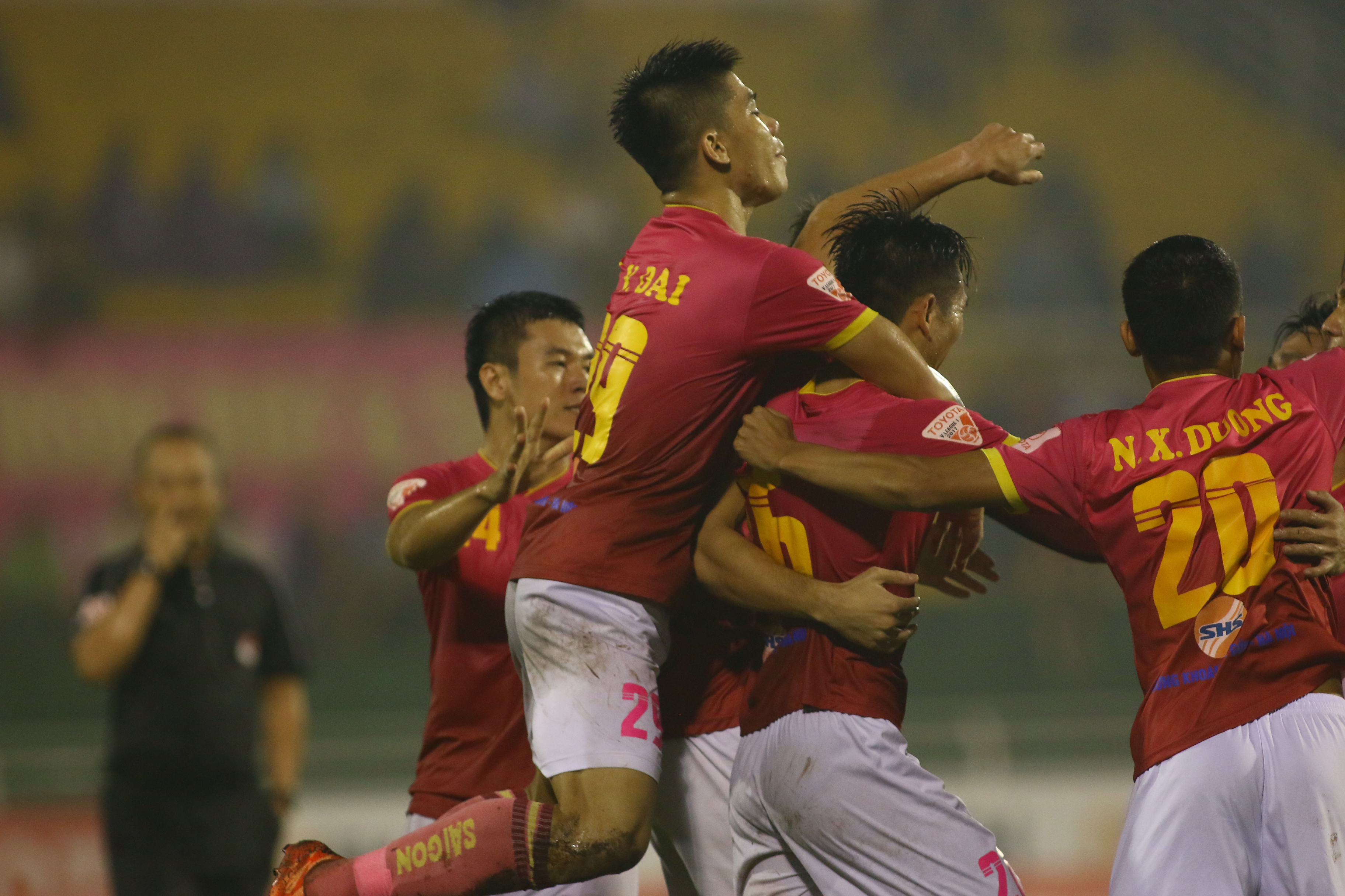 Sài Gòn FC cho thấy họ không phải đội bóng dễ bắt nạt, ngay lập tức họ có bàn thắng san bằng cách biệt 1-1.