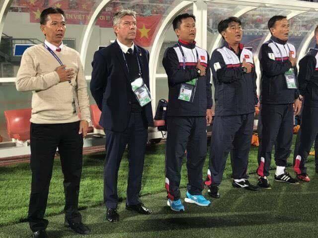 Thành phần trợ lý BHL U20 Việt Nam có mặt HLV Đinh Hồng Vinh hồi tháng 5/2017 khi tham dự VCK U20 FIFA World tại Hàn Quốc.
