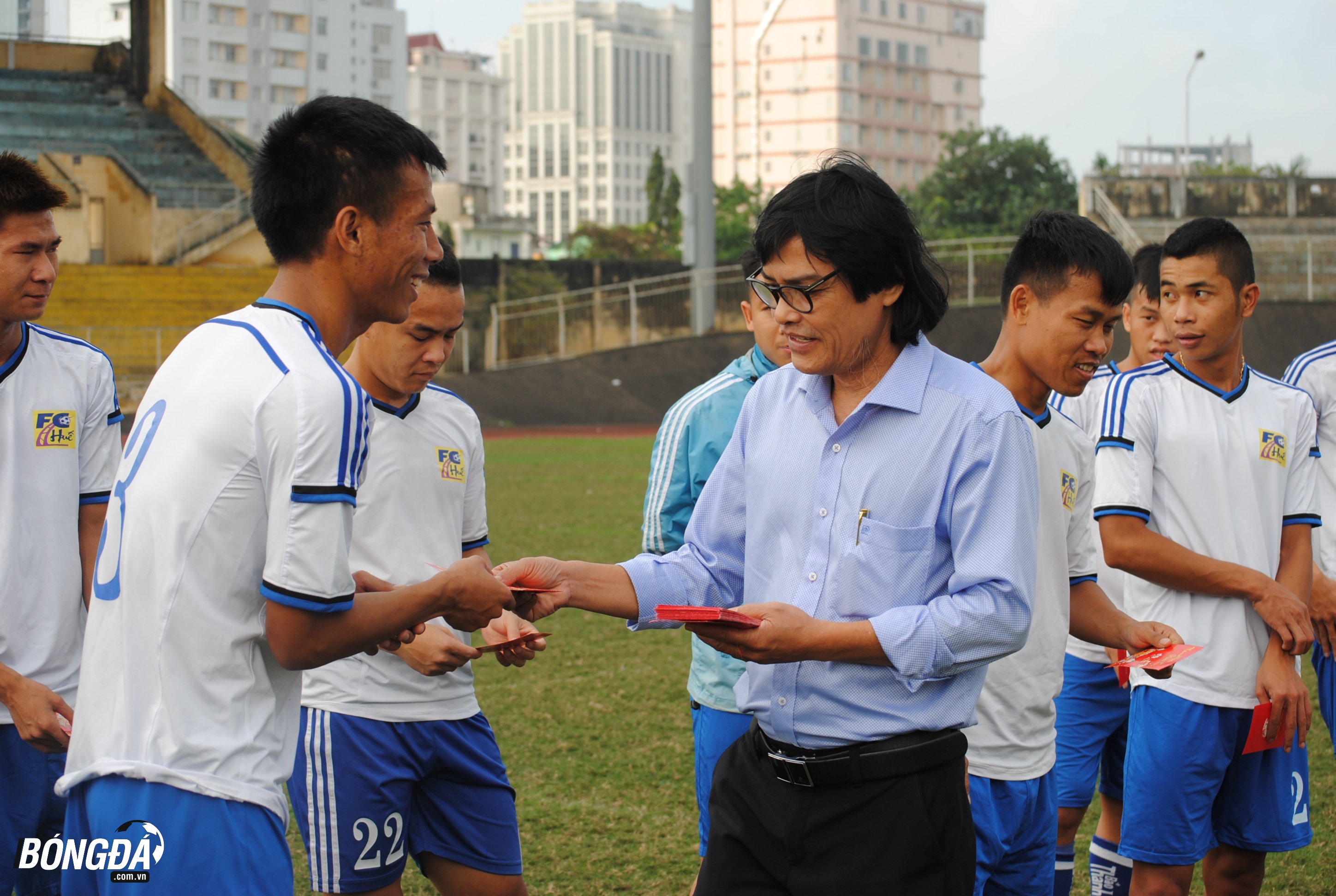 Trưởng đoàn Đoàn Phùng: Huế nghèo, nhưng quyết tâm lên V-League 2019 - Bóng Đá