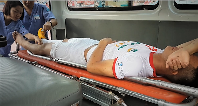 Tuyển thủ U20 Văn Hào gặp chấn thương kinh hoàng - Bóng Đá