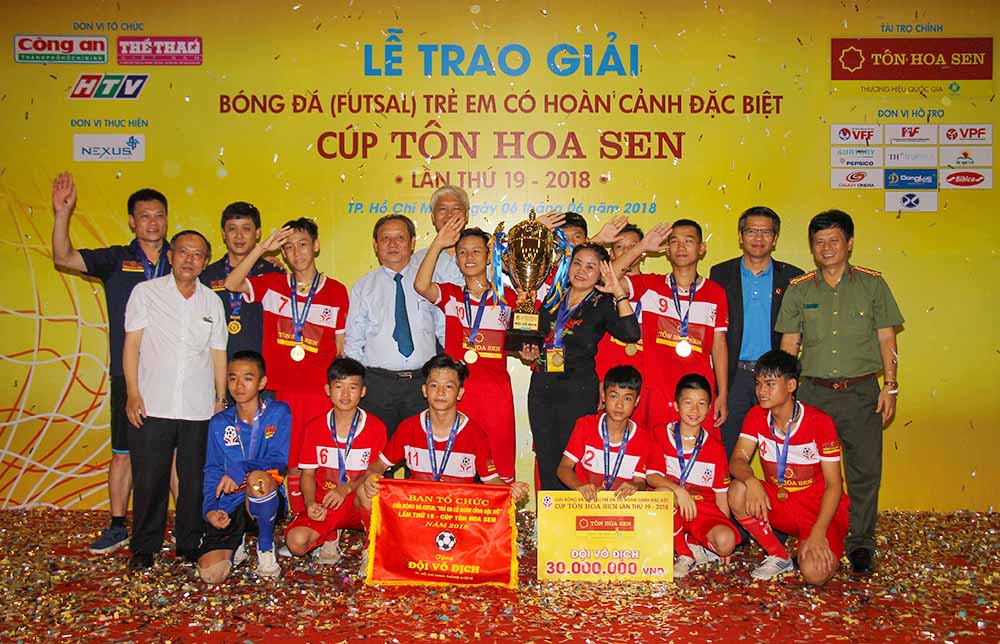 Giải trẻ em có hoàn cảnh đặc biệt 2018: Đánh bại chủ nhà TP.HCM, Hà Nội lên ngôi vô địch - Bóng Đá
