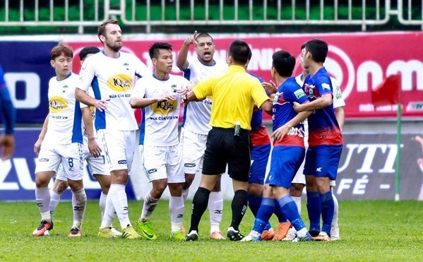 Công Phượng suýt 'tẩn nhau' với Quang Tình - Tuấn Mạnh: - Bóng Đá