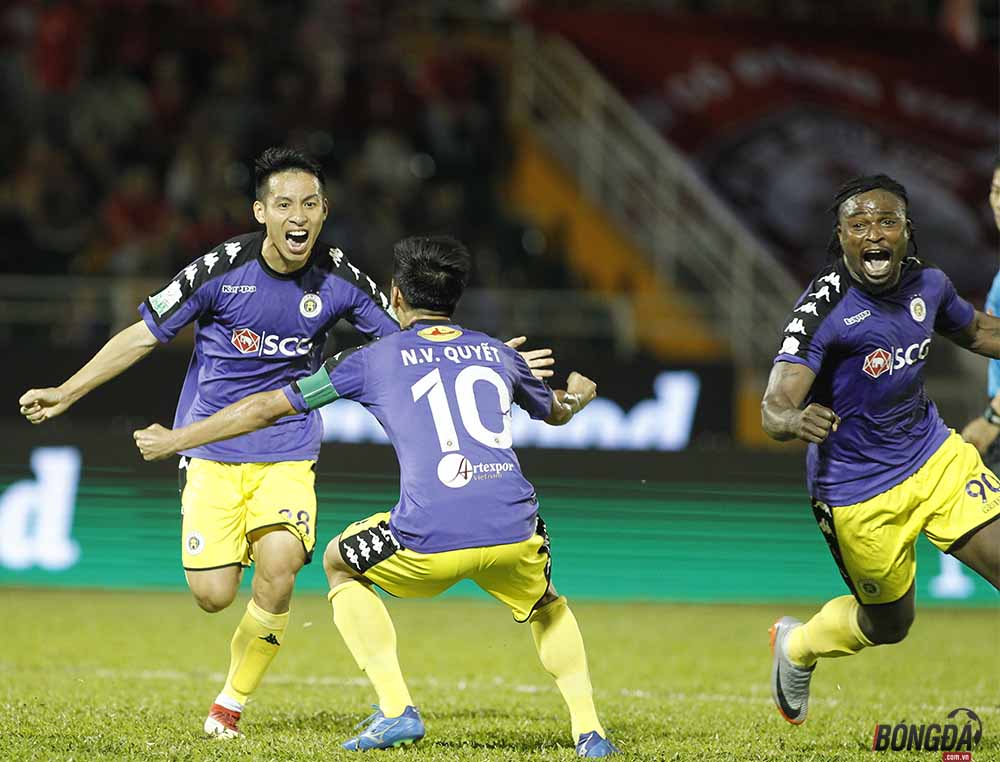Ngược dòng ấn tượng trên sân Thanh Hóa, Hà Nội FC chạm 1 tay vào ngôi vô địch - Bóng Đá