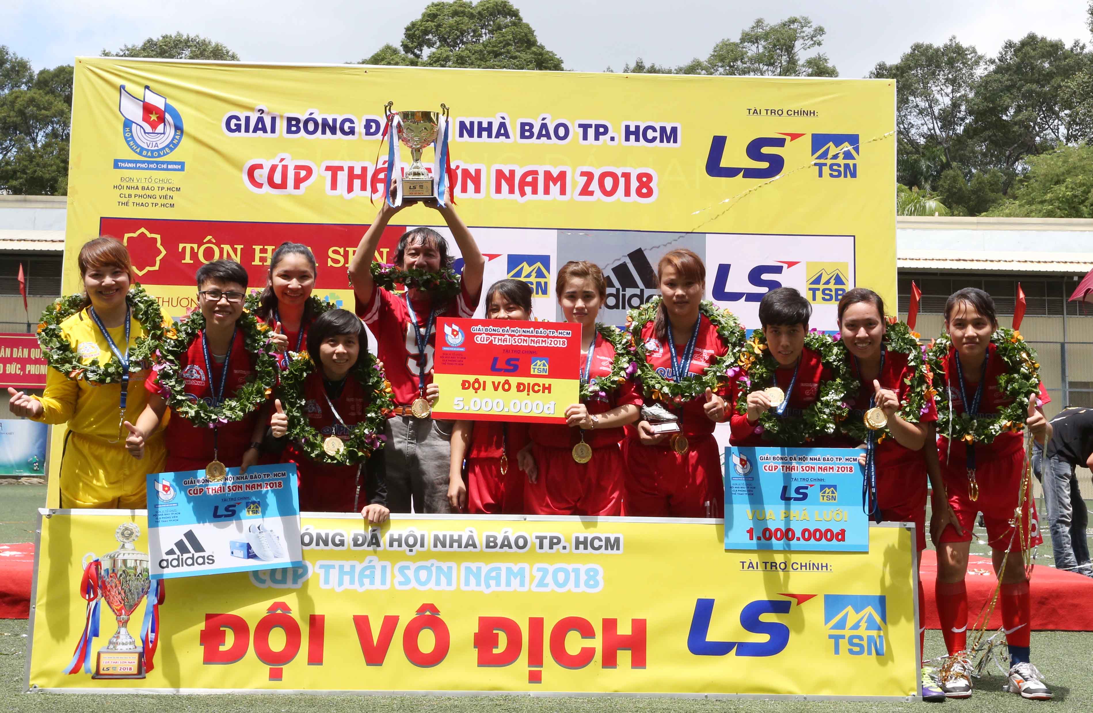 Báo Thanh Niên chính thức đăng quang ngôi vô địch giải Hội nhà báo TP.HCM 2018 - Bóng Đá