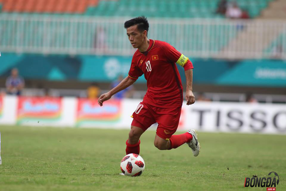 Đội trưởng Văn Quyết bật khóc rời sân vì không thể chiến đấu với U23 Việt Nam đến phút cuối cùng - Bóng Đá