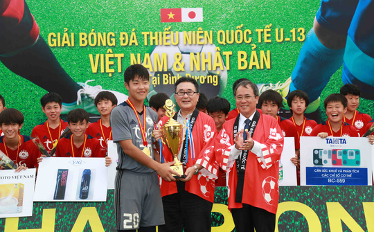 Lãnh sự quán Nhật Bản chúc mừng ĐT Việt Nam vô địch AFF 2018 - Bóng Đá