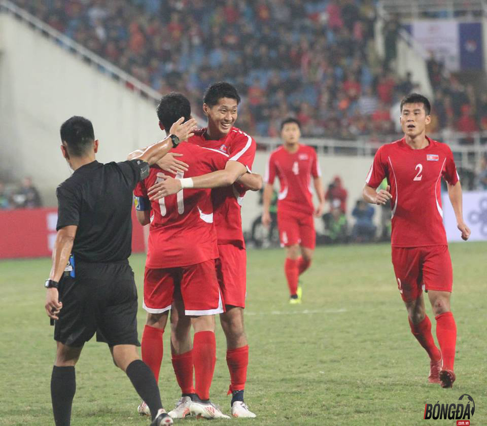 Trực tiếp ĐT Việt Nam 1-1 CHDCND Triều Tiên (H2): Đối thủ sút phạt đẳng cấp gỡ hòa - Bóng Đá