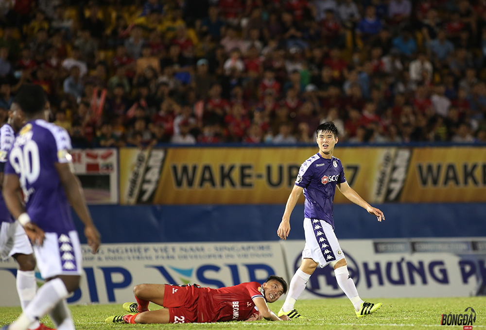 Trong hai trận gần đây nhất của Hà Nội FC, Duy Mạnh và Đình Trọng để thủng lưới 6 bàn. Ảnh: Đình Viên.