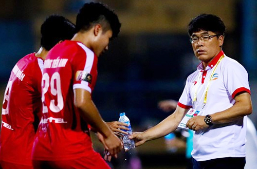 Ông Lee Heung Sil là chiến lược gia thứ 5 rời ghế HLV tại V-League 2019.