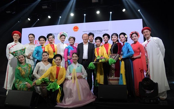 HLV Park Hang-seo tham gia quảng bá hình ảnh Việt Nam tại Hàn Quốc. Cre: ZinMy