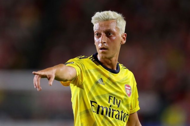 'Trên đe, dưới búa' nhưng Unai Emery vẫn vững như bàn thạch - Bóng Đá