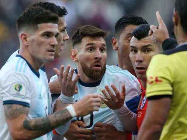 Nhìn lại án phạt như đùa của LĐBĐ Nam Mỹ dành cho Messi - Bóng Đá