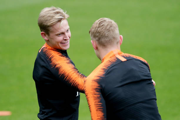 Mùa hè vừa qua, De Jong chuyển qua thi đấu cho Barca, trong khi De Ligt cập bến Juventus.