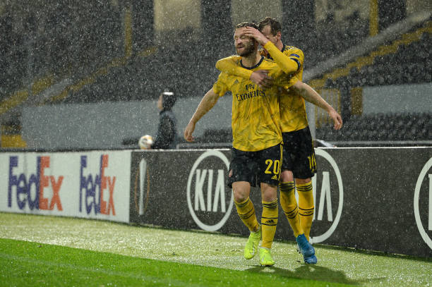 Mustafi đem về lợi thế dẫn bàn cho Arsenal.