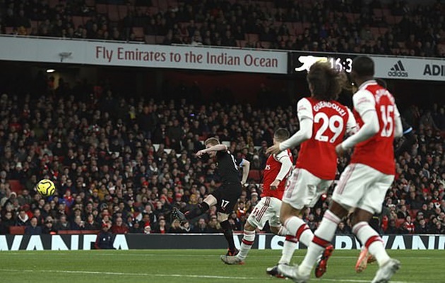 Một rừng cầu thủ Arsenal bủa vây cũng không thể cản De Bruyne nổ súng - Bóng Đá