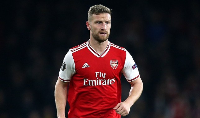 Mustafi mắc sai lầm hết sức sơ đẳng trong hiệp một.
