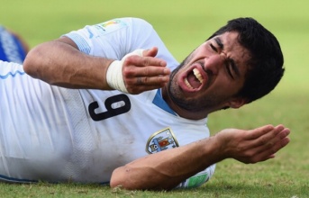 Top 5 hành động phi thể thao làm dậy sóng dư luận: 'Đồ tể' Pepe, 'ác quỷ' Suarez