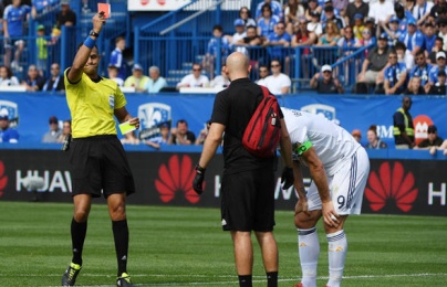  Tát cầu thủ Montreal, Ibrahimovic bị đuổi khỏi sân 