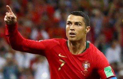  Mặc kệ trốn thuế, Ronaldo vẫn lập hat-trick chinh phục World Cup 