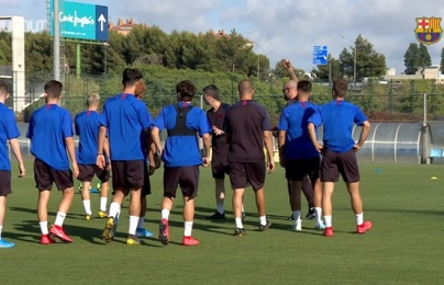  Video buổi huấn luyện đầu tiên của Victor Valdes với U19 Barcelona 