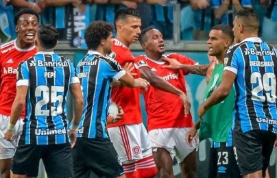  SỐC! Đấm nhau đầy bạo lực, 2 ông lớn Brazil nhận 8 thẻ đỏ 