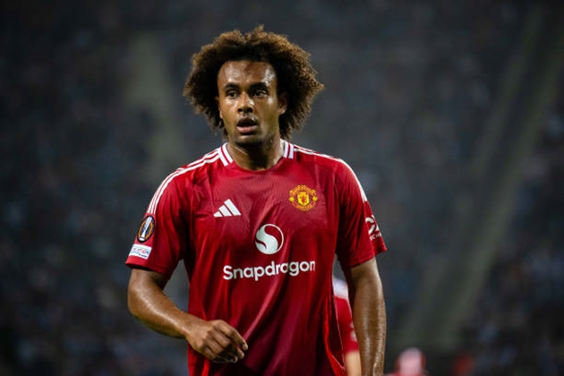Paolo Di Canio cho rằng Joshua Zirkzee quá chậm để chơi bóng tại Premier League.