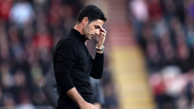 Arteta bất lực trước vấn nạn thẻ đỏ của Arsenal.