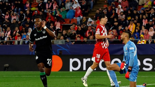 Thực tế, Girona có tới 2 pha đá phản lưới nhà trong trận đấu này và tiền đạo Bojan Miovski còn đá hỏng một quả phạt đền. Chung cuộc, Girona thua 2-3 theo cách điên rồ nhất. Sau 2 trận đã đấu, Girona vẫn chưa có điểm, qua đó đứng thứ 30 trên tổng số 36 đội.