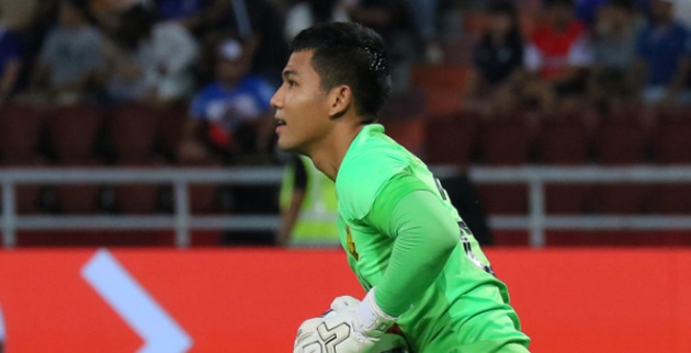 Thủ thành Malaysia mắc sai lầm.