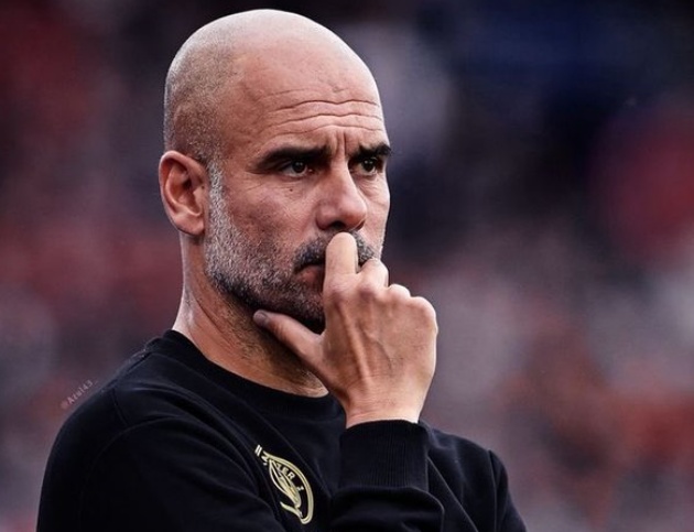 Man City khủng hoảng trước trận đại chiến với Man United.