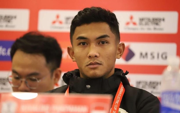 Rivaldo gặp chấn thương trong trận đấu với Việt Nam.