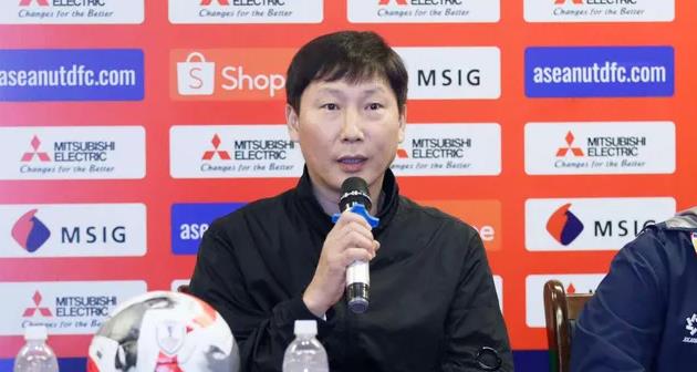 HLV Kim Sang-sik hài lòng với Xuân Son.