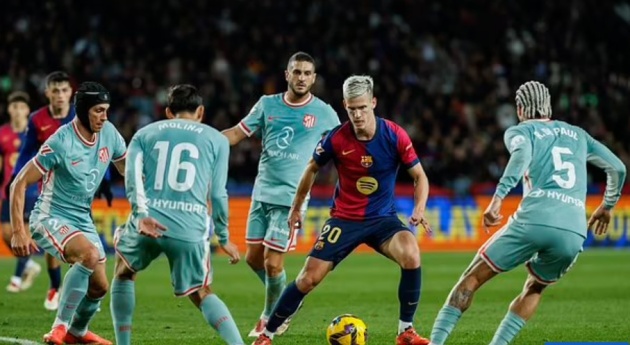Olmo ở trận đấu với Atletico Madrid.