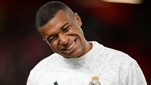 Mbappe lại đá hỏng penalty.