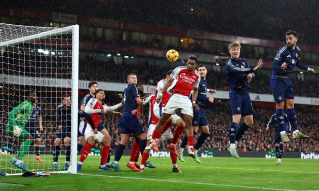 Arsenal quá mạnh ở những tình huống cố định.