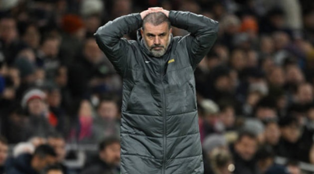 Postecoglou thất vọng sau trận thua 3-4 trước Chelsea.