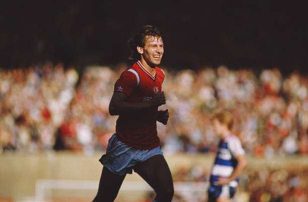 10. Bryan Robson (29 trận, 2 danh hiệu Premier League). Phần lớn sự nghiệp của Robson tại Old Trafford đã diễn ra khi Premier League còn được gọi là giải Hạng Nhất Anh, nhưng ông cũng kịp gặt hái được những thành công cùng Manchester United ở kỷ nguyên mới.