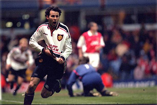 2. Ryan Giggs (632 trận, 13 danh hiệu). Mặc cho những bê bối bên ngoài sân cỏ, không thể phủ nhận rằng Giggs đã trở thành một phần lịch sử của đội chủ sân Old Trafford.